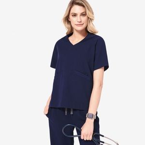 Figs Reforma Button-Pocket Scrub Top